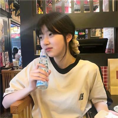 水中的女人
